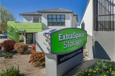 Extra Space Storage - Self-Storage Unit in Los Angeles, CA