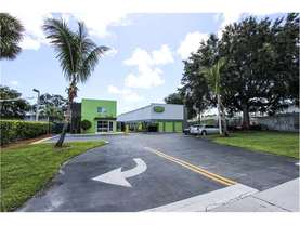 Extra Space Storage - Self-Storage Unit in North Lauderdale, FL