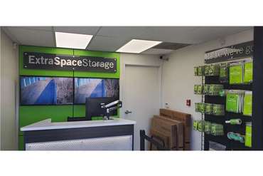 Extra Space Storage - 1235 Gateway Dr Memphis, TN 38116