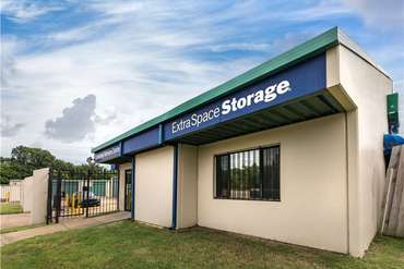 Extra Space Storage - 1235 Gateway Dr Memphis, TN 38116