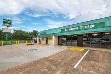 Extra Space Storage - 5675 Summer Ave Memphis, TN 38134