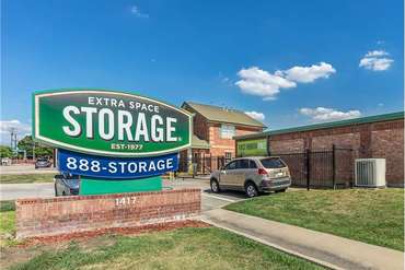 Extra Space Storage - 1417 W Frankford Rd Carrollton, TX 75007