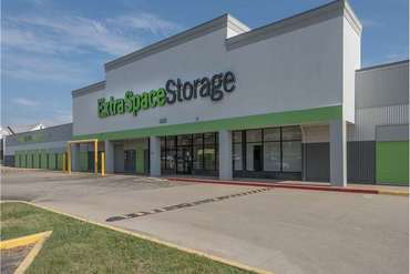 Extra Space Storage - 5010 E 21st St N Wichita, KS 67208