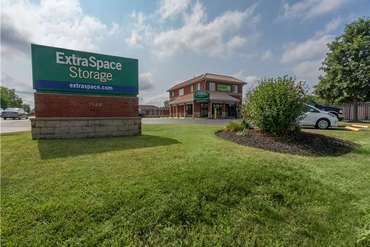 Extra Space Storage - 1544 N IL Route 83 Round Lake Beach, IL 60073