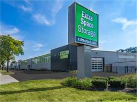 Extra Space Storage - Self-Storage Unit in Des Plaines, IL