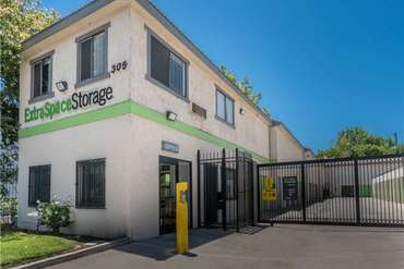 Extra Space Storage - Self-Storage Unit in Compton, CA