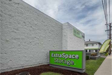 Extra Space Storage - 15125 Lakewood Blvd Paramount, CA 90723