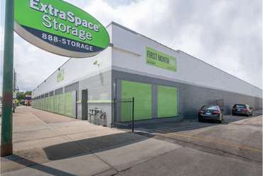 Extra Space Storage - 2244 S Western Ave Chicago, IL 60608