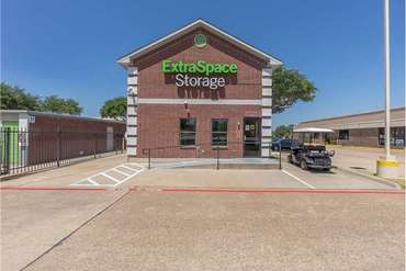 Extra Space Storage - 1712 W Randol Mill Rd Arlington, TX 76012