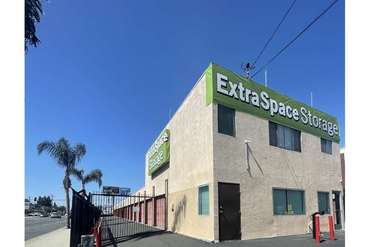 Extra Space Storage - 3401 W Rosecrans Ave Hawthorne, CA 90250