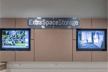 Extra Space Storage - 1840 N Clybourn Ave Chicago, IL 60614