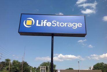 Life Storage - 8524 Manchester Rd Brentwood, MO 63144