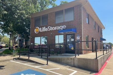Life Storage - 2904 Highway 121 Bedford, TX 76021