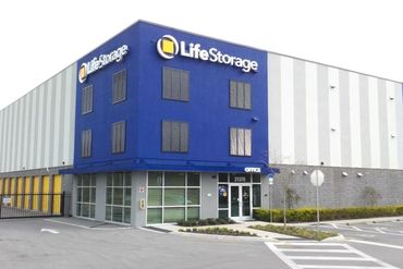 Life Storage - 21370 Walmart Way Lutz, FL 33548