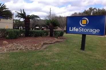 Life Storage - 3800 Highway 6 S Houston, TX 77082
